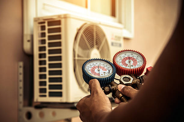 Professional Hvac technician working in Myrtle Beach, SC